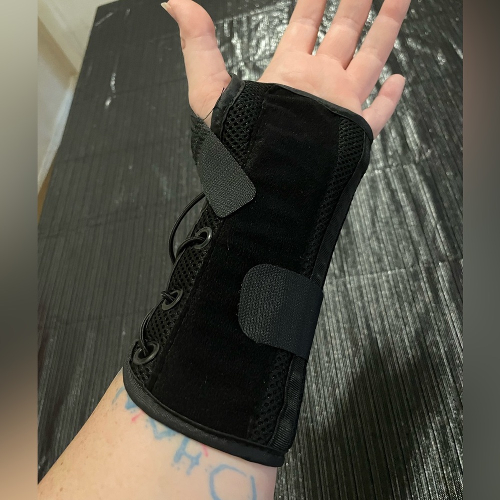 🔴 Left Wrist Brace